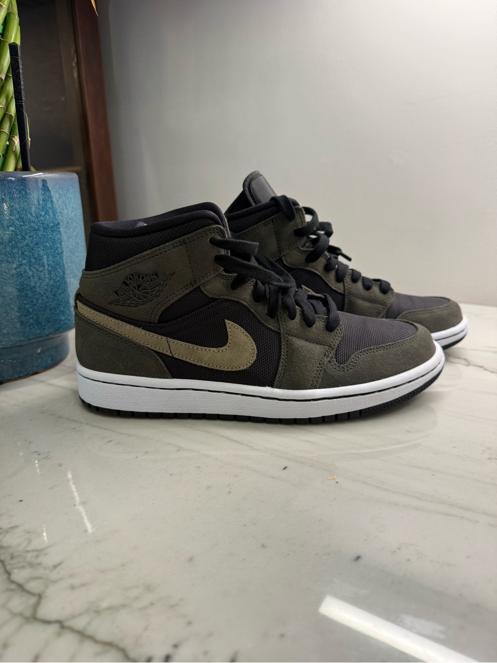 Nike Mid-Top Sneakers in Military Olive